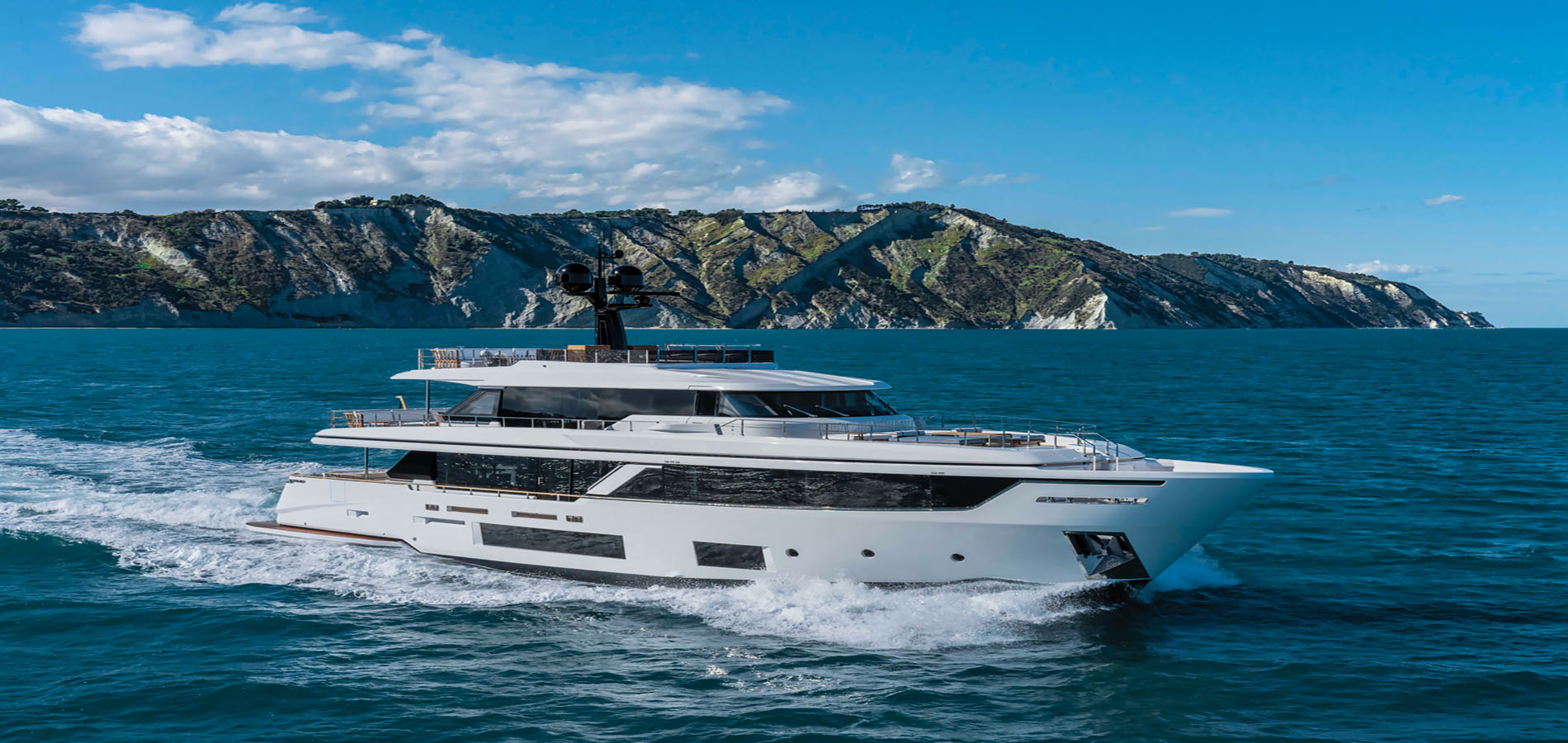 Beyond The Line, The New Dimension of Design Custom Line Navetta 30