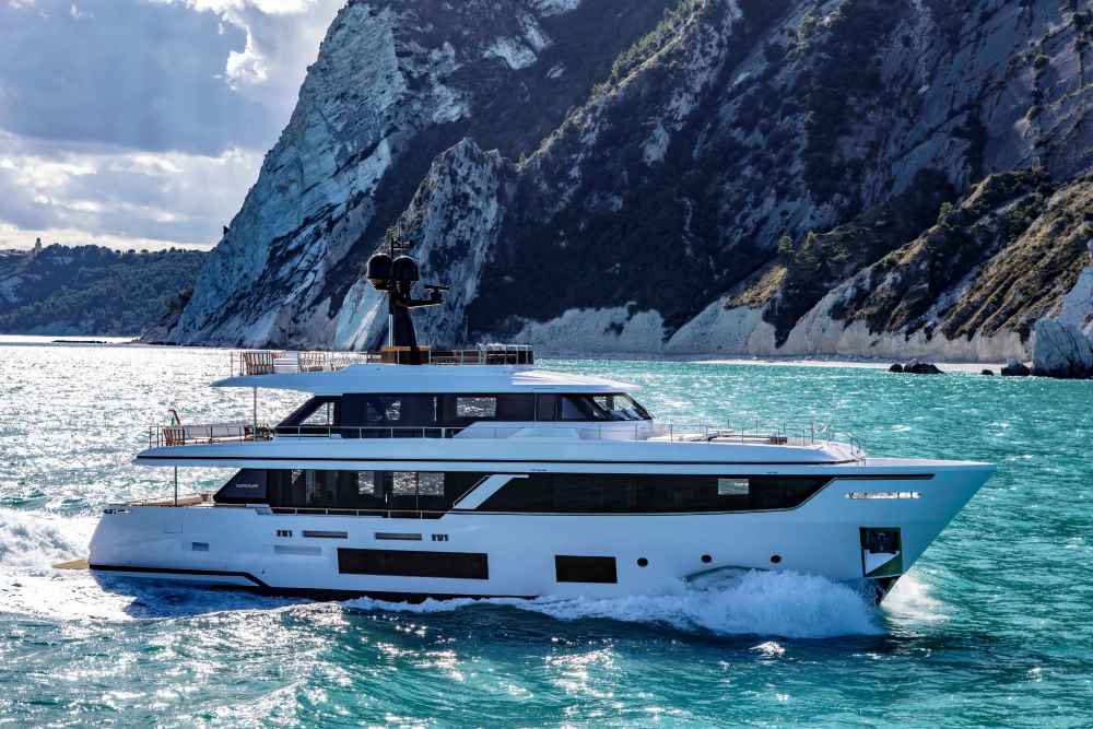 Custom Line Navetta 30 Cruising