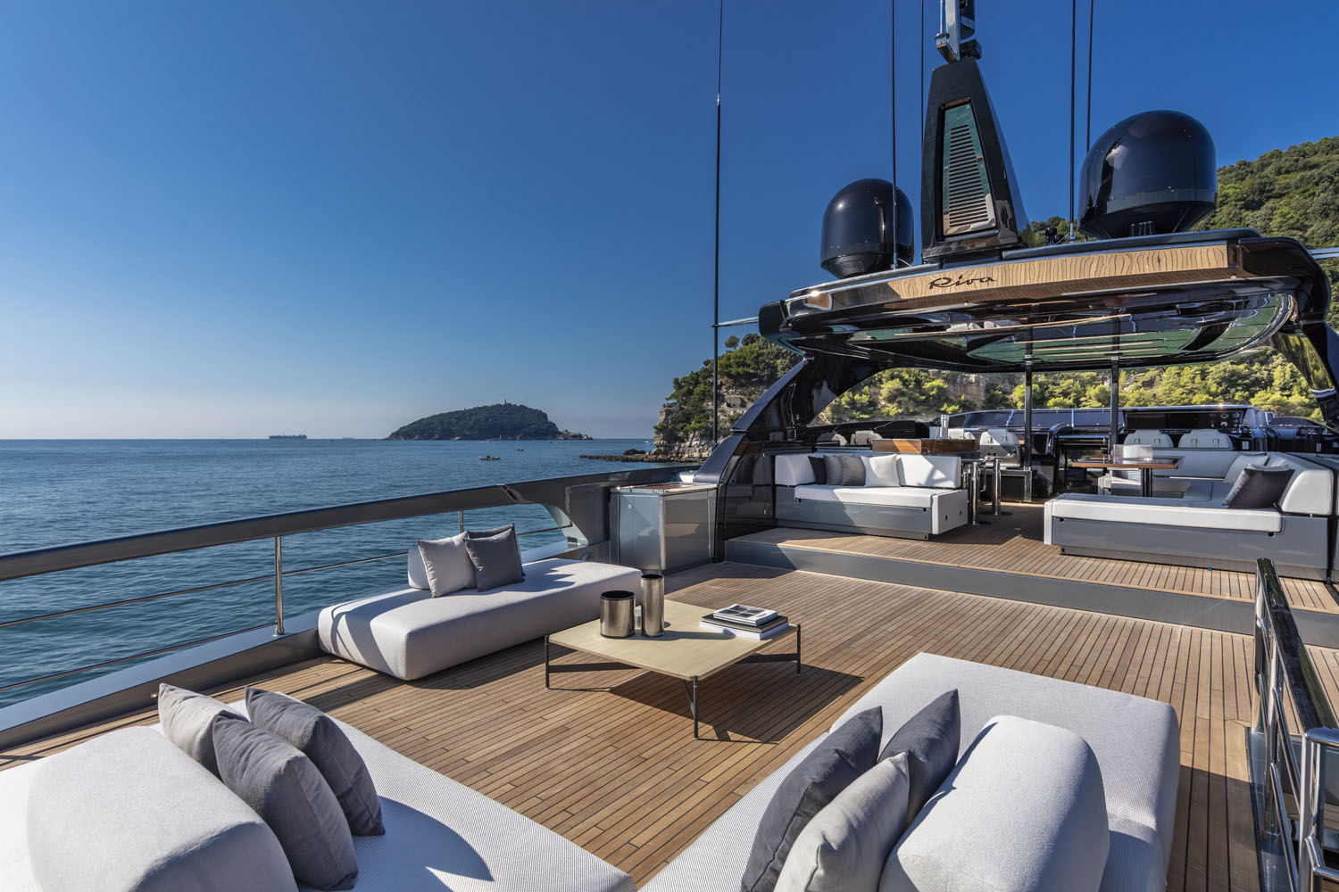 JUST SOLD SUPERYACHT | RIVA 110′ DOLCEVITA