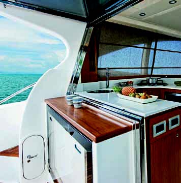 Ferretti-Yachts-Tilting-Window