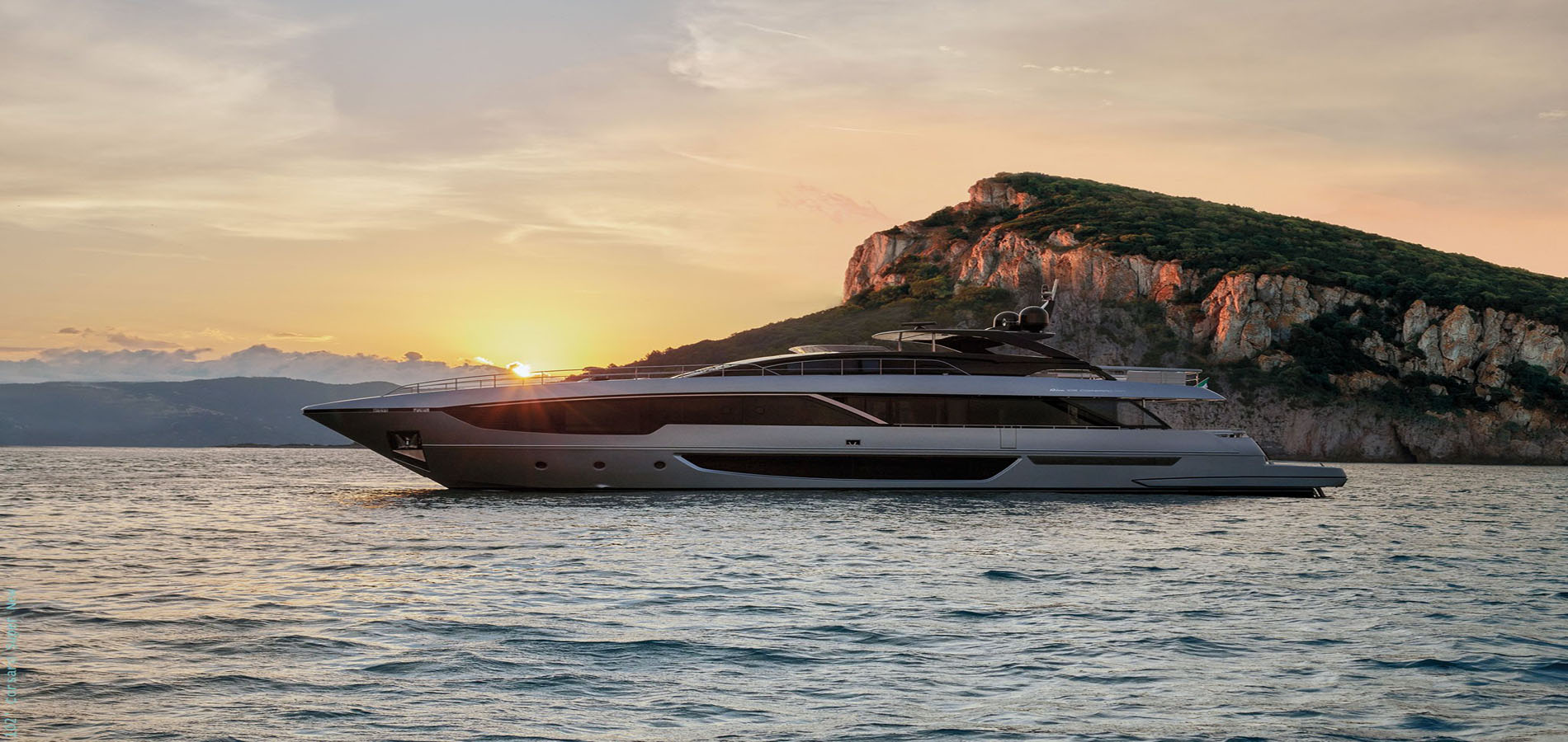 Riva_102_Corsaro_Super_sunset.1