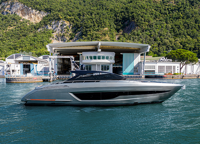 Riva-68-Diable-Launch