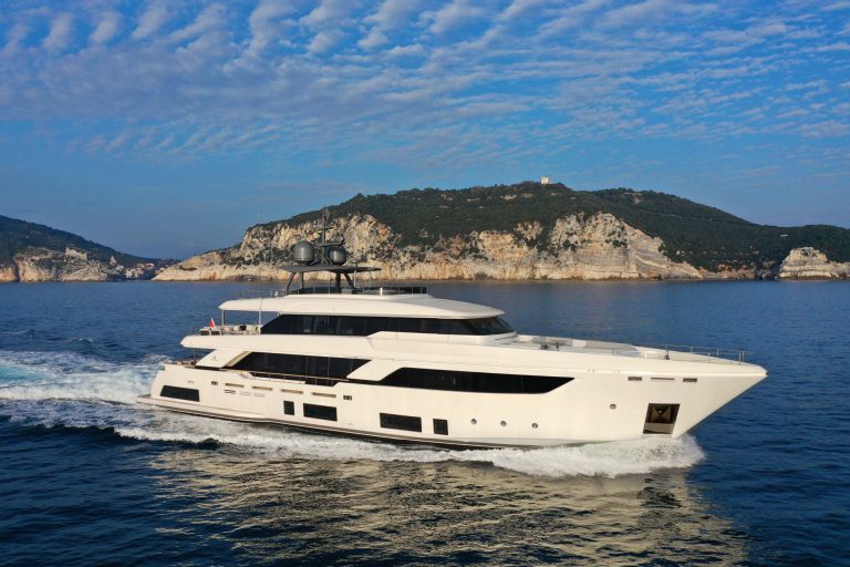 Custom Line Navetta 37 Video